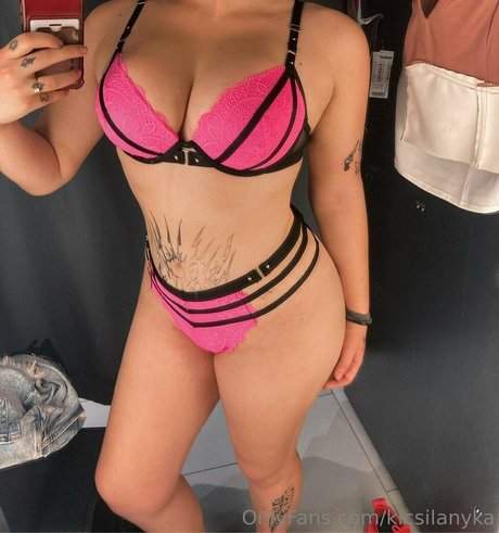 kicsilanyka ポルノ女優 画像