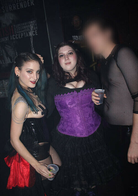 ミラーセルフィーオンリーファンズ アートヌード 画像