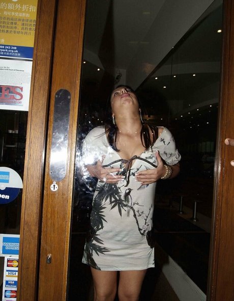 足 熟女 オンリーファンズ アートポルノ 写真