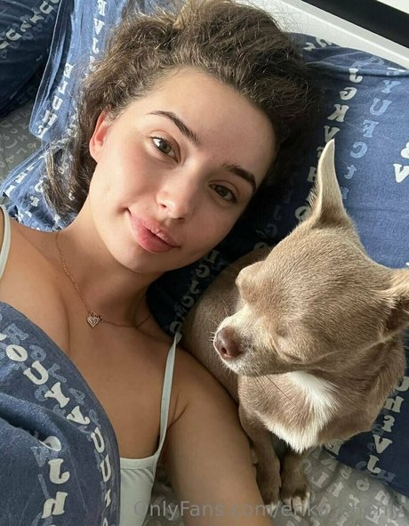 セクシーなブルネットのオンリーファンズ 裸 画像