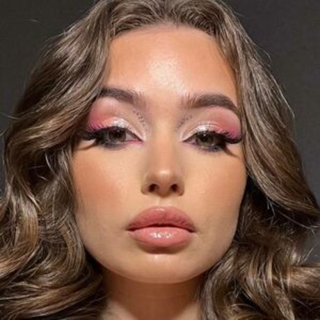 年配の熟女オンリーファンズ 美しいポルノ 画像