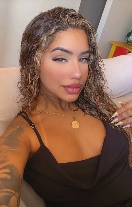 キティ・ウェット・オンリーファンズ 無料ヌード 写真