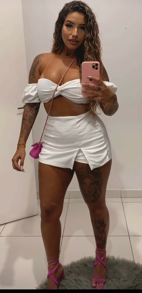 ティックトックスター オンリーファンズ HD 写真