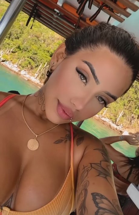 大きなお尻の黒人オンリーファンズ セクシー裸 ギャラリー