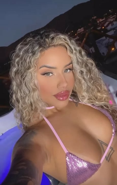 タトゥーオンリーファン セクシーヌード 写真