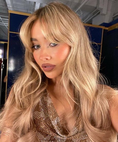 巨大ディルドオンリーファンズ 無料セクシー 写真