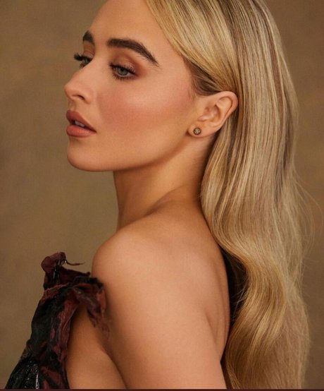 フェイシャルオンリーファンズ ホット 写真