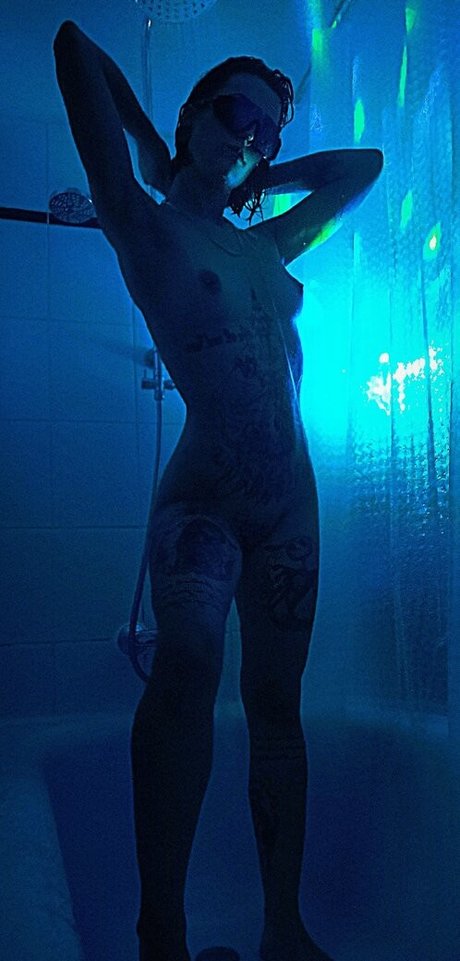 luu nighthawk 完璧なモデル 写真