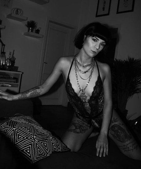 luu nighthawk 素敵なモデル 写真