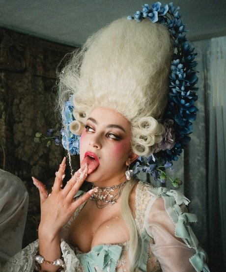 教室オンリーファン アートポルノ 画像