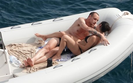 Charli XCX 裸のポルノスター 画像