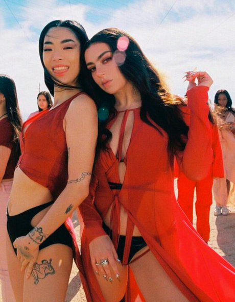 Charli XCX エロティックなスター 写真
