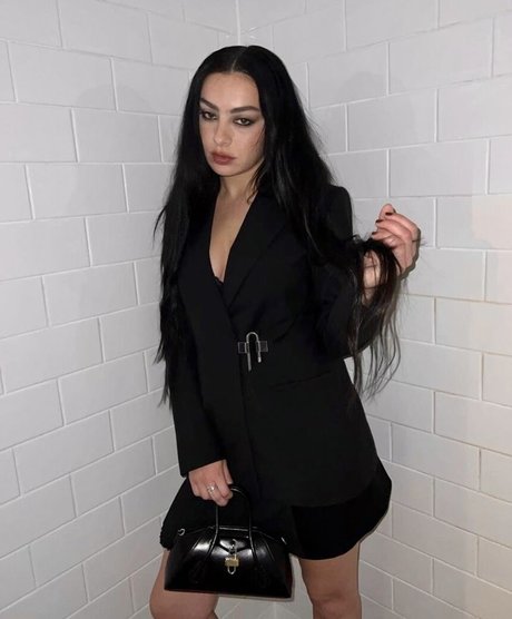 Charli XCX 美しい女優 写真