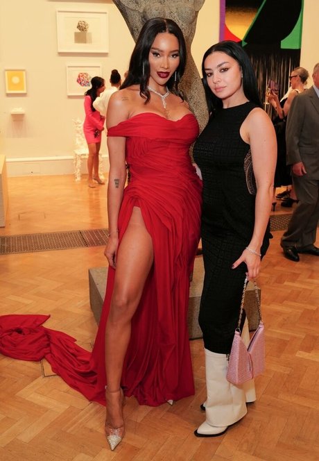 太った足のオンリーファンズ ホットヌード 画像