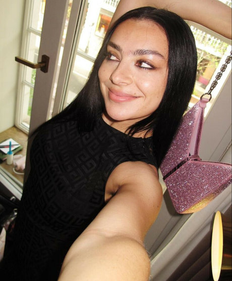 Charli XCX アダルトモデル 写真