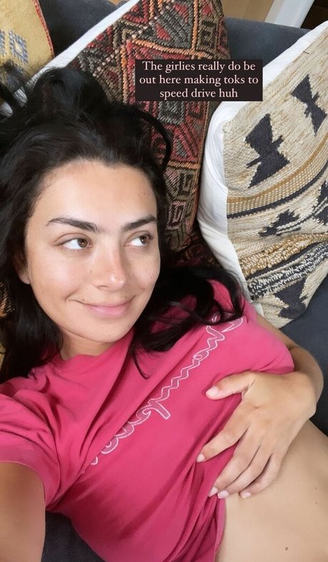 Charli XCX 無料のポルノスター ギャラリー