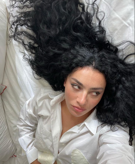 ティックトックスター オンリーファンズ アダルト 写真