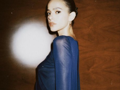 裸の女の子オンリーファンズ アートポルノ ギャラリー