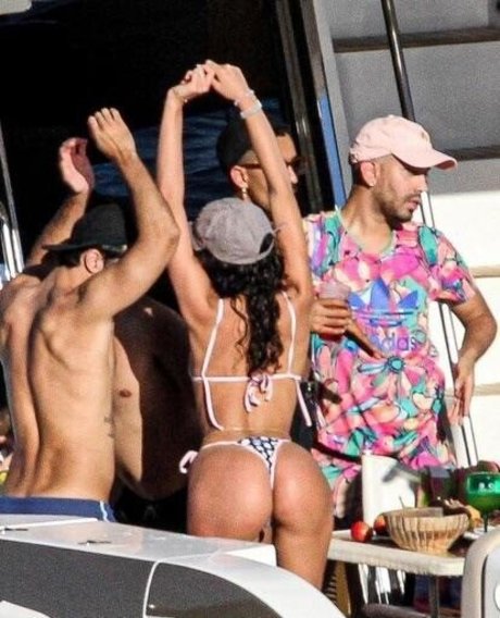 巨乳ランジェリーオンリーファンズ えろ ギャラリー