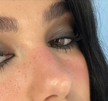 教室オンリーファン ポルノ 画像