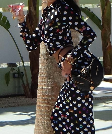 巨大ディルドオンリーファンズ 美しいヌード ギャラリー