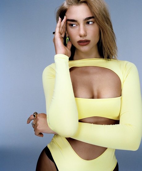 巨乳オナニーオンリーファンズ 無料ヌード ギャラリー