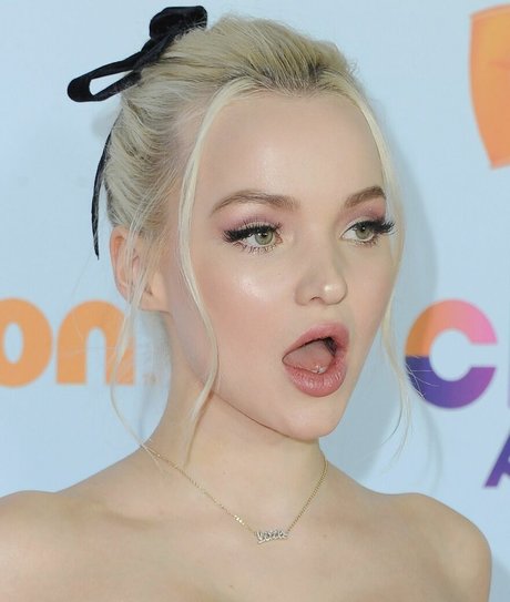 Dove Cameron ポルノスター セックス 画像