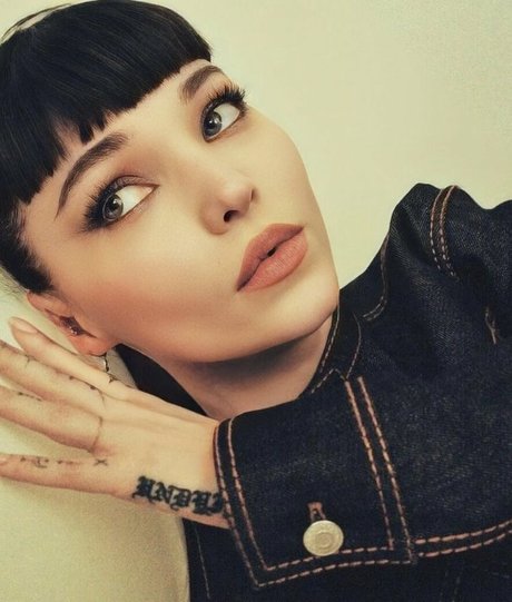 Dove Cameron 可愛い女優 ギャラリー