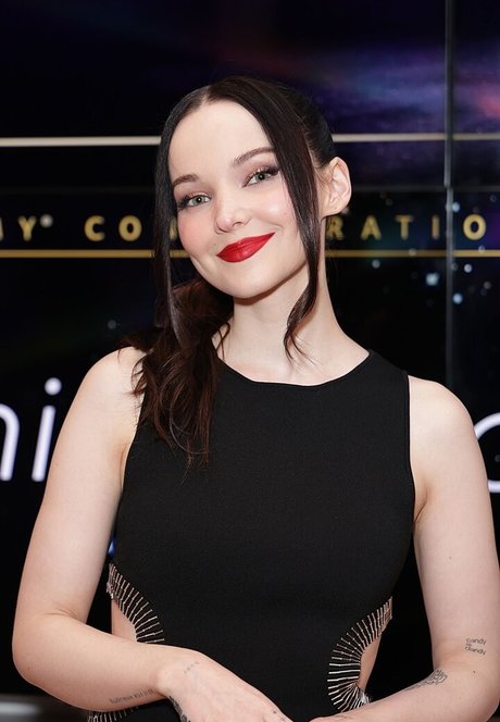 パイズリ オンリーファンズ エロ 画像