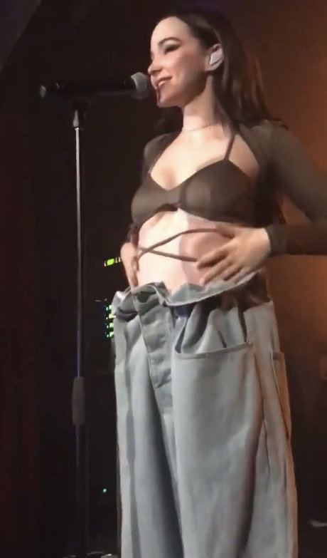 金髪の顔射オンリーファンズ 限定 画像