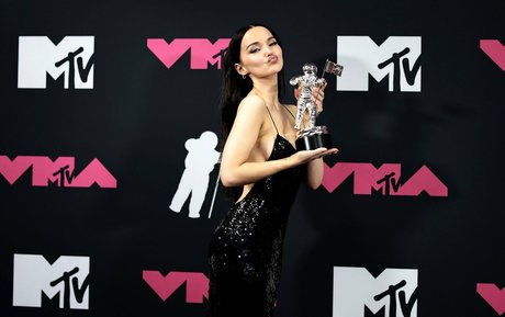 スペードのクイーン オンリーファンズ 美しいヌード 写真