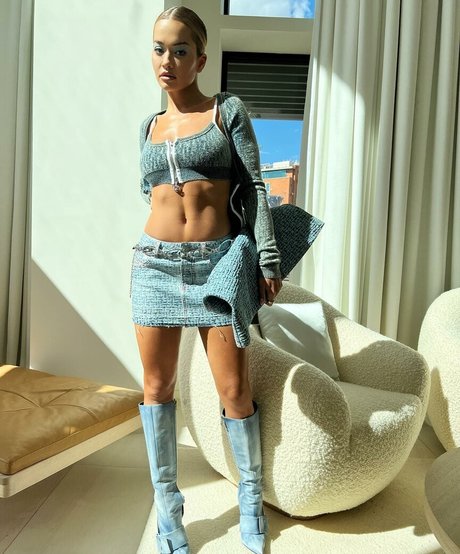 モデルファックオンリーファンズ セクシー 写真