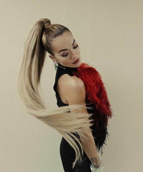 ブルネットのPOV オンリーファンズ セックス 画像