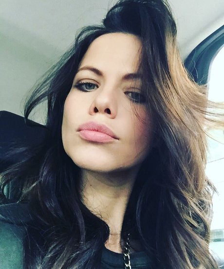 Tammin Sursok ポルノスター ギャラリー
