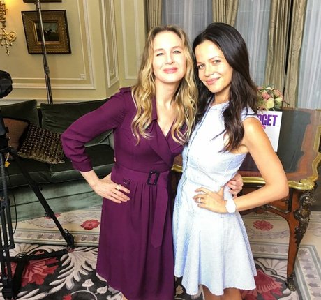 セクシーなブルネットのオンリーファンズ 無料xxx 写真