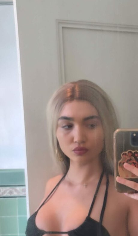 曲線美のランジェリーオンリーファンズ 美しい 写真