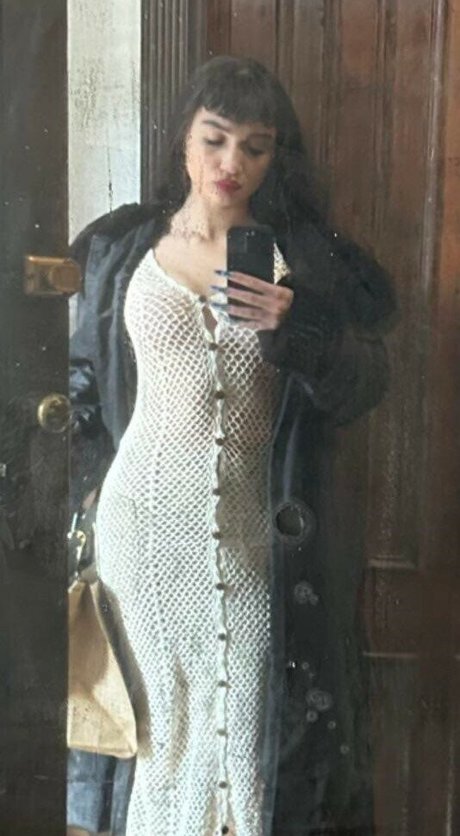 金髪の筋肉オンリーファンズ ホットセクシー 画像