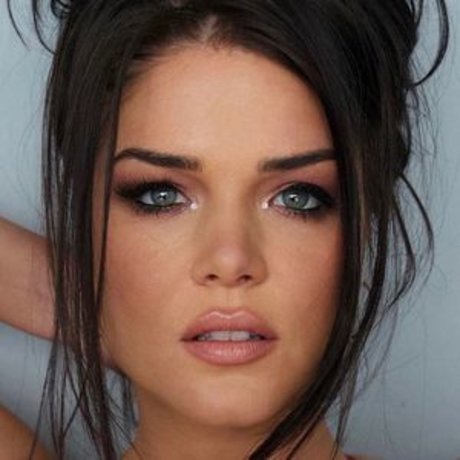 Marie Avgeropoulos 素敵なスター ギャラリー