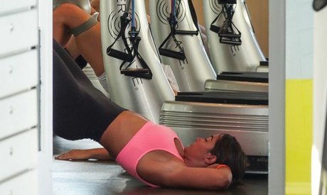 オイルを塗った巨乳オンリーファンズ エロチック 写真