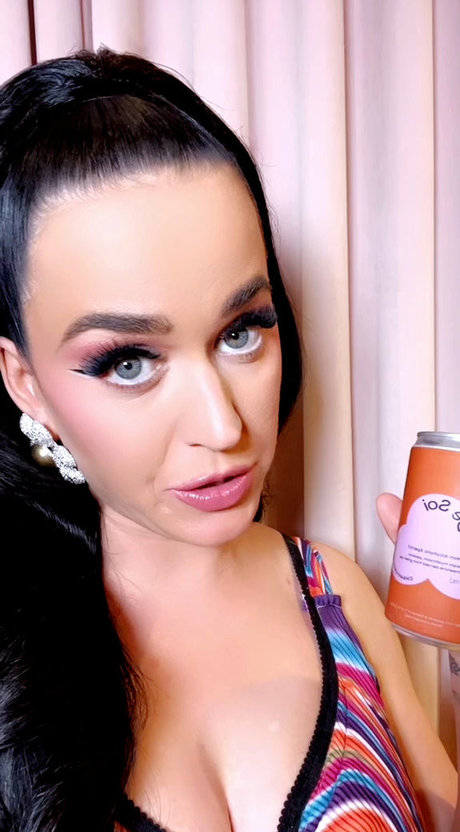 ランジェリーヌードオンリーファンズ ホットセクシー 画像