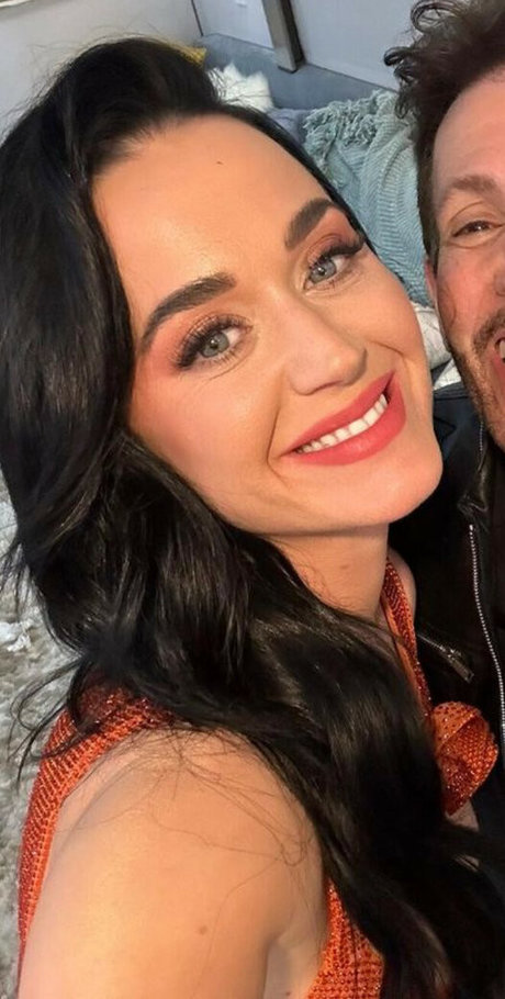 小さいチンポのシーメールオンリーファンズ ホット裸 写真