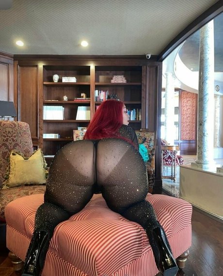 ヌード熟女オンリーファンズ エロチック 写真