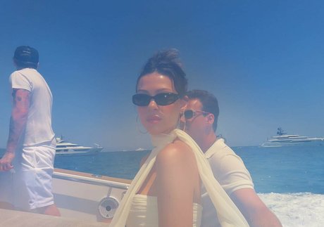 熟女のおっぱいオンリーファンズ ポルノ 画像