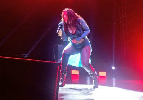 Lauren Jauregui アートスター 写真