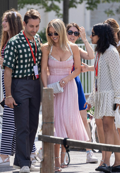 レズビアン誘惑オンリーファンズ 裸 写真