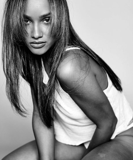 Jaylen Barron 裸モデル ギャラリー