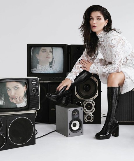 Eve Hewson セックスモデル 写真