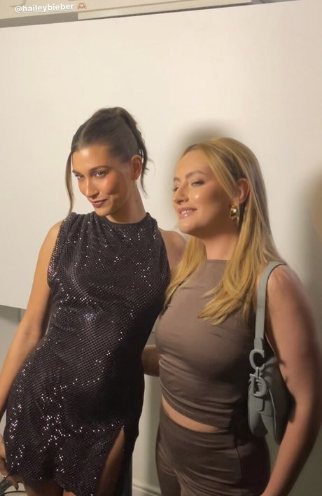 Amelia Dimoldenberg 完璧な女優 写真