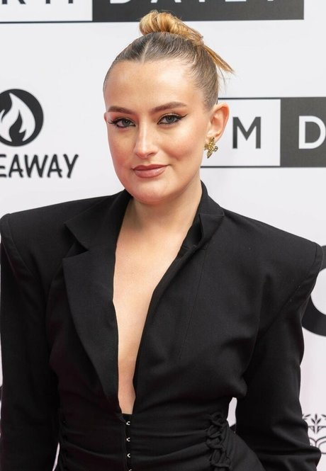 Amelia Dimoldenberg 美しいスター 写真