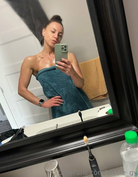 nikole gy 無料女優 写真